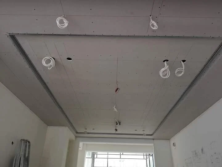 Οροφές & κρυφός φωτισμός / Ceilings & concealed lighting